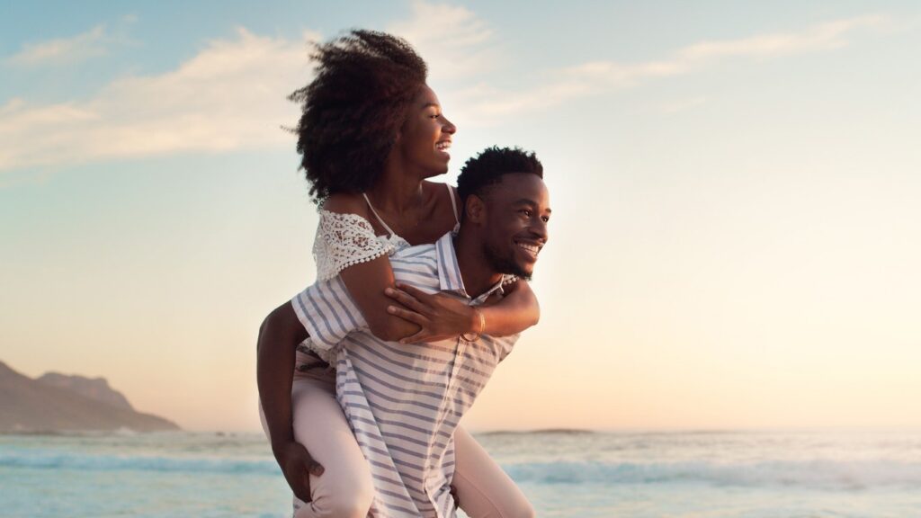 Black couple at the beach with horizon